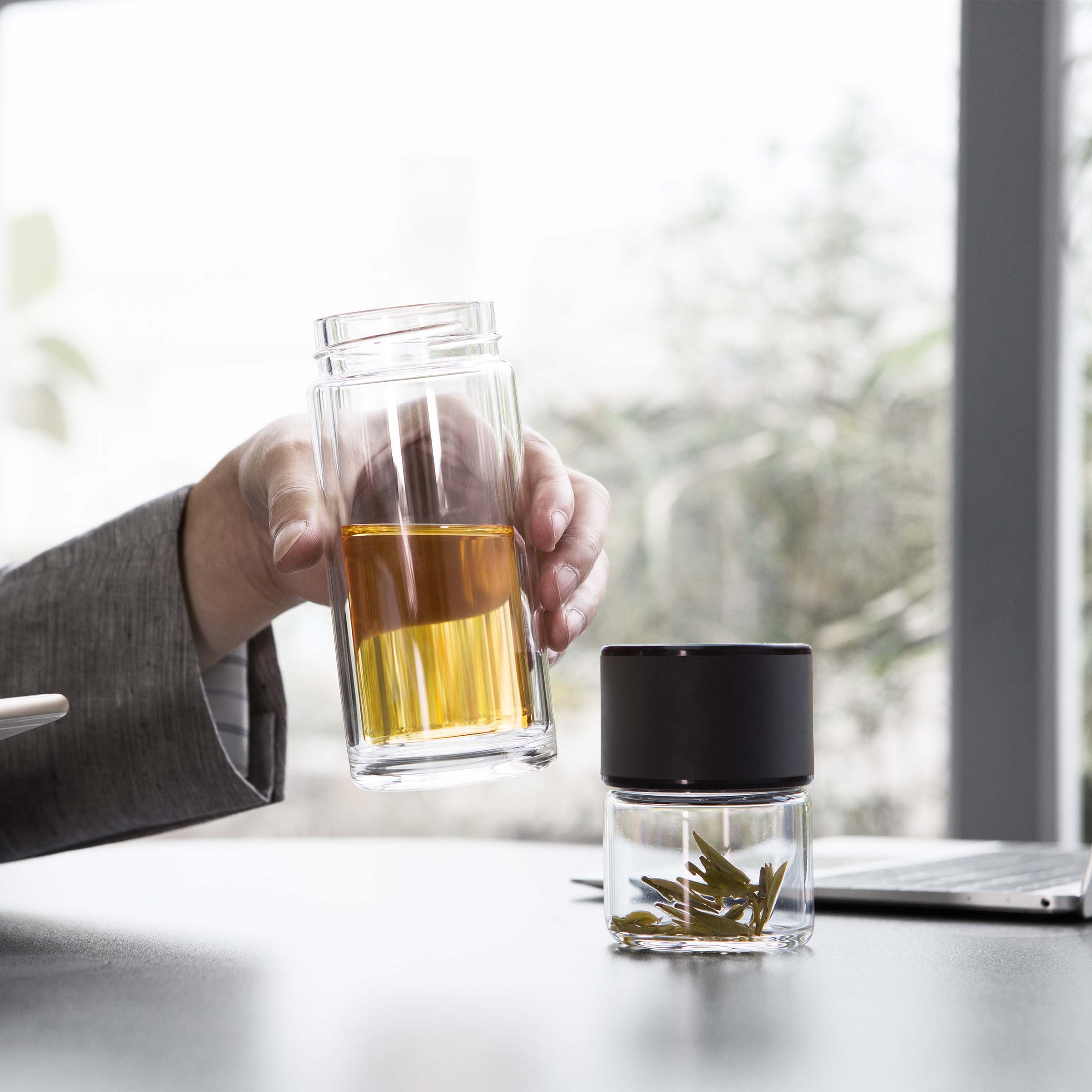 Gourde à Thé Transparente Nomad Black (238 ml)